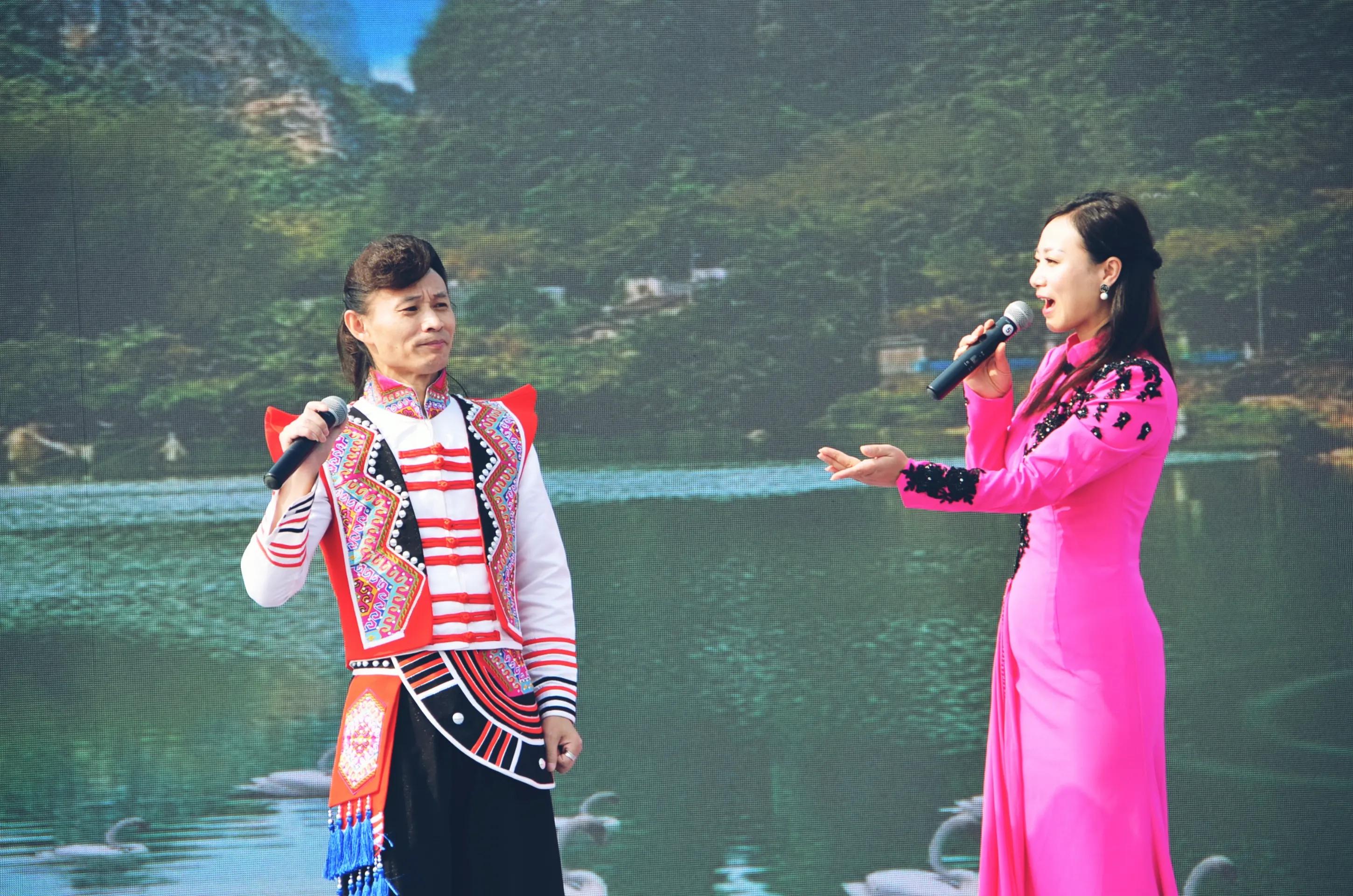 歌手开嗓的奇葩方式：徐小凤喝辣椒油、谭咏麟喝冰水、王爱华喝酒