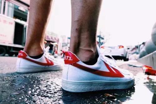 回力复古好看还是经典好看,老款式回力还值得穿吗