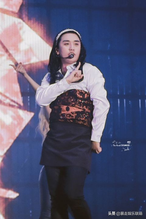 韩国jenniesolo小朋友模仿,jennie舞蹈solo台下3个成员在干嘛