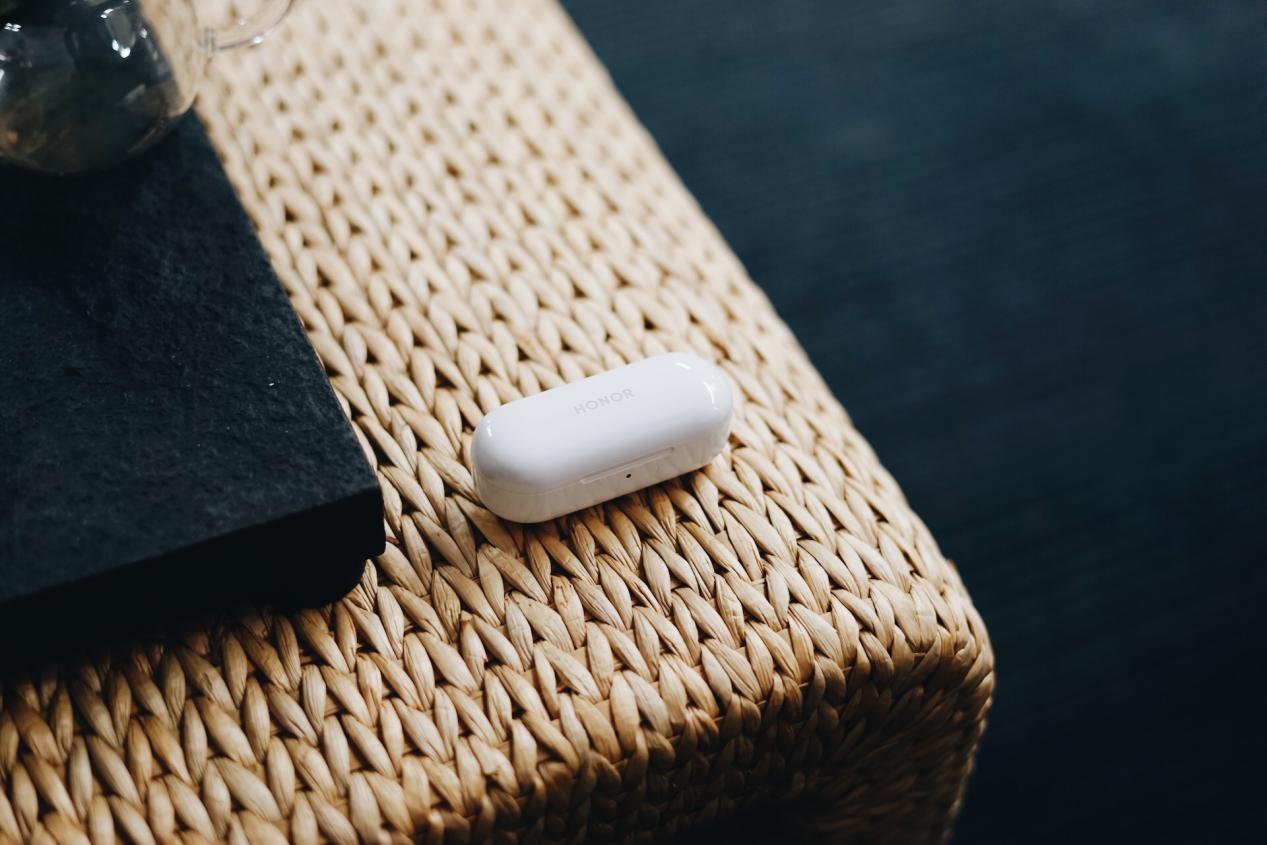 光荣蓝牙耳机flypods3京东卖200多,光荣耳机flypods青春版试用测评