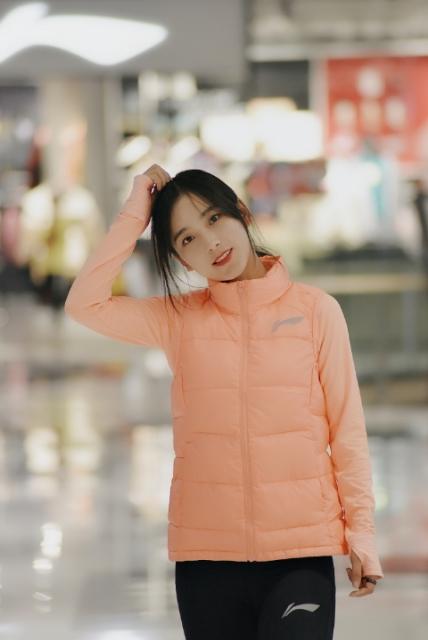 长得漂亮小姐姐骑马,长得好看跑得快小姐姐