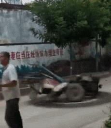 搞笑gif趣图姑娘有话好好说别动手,开心一刻gif搞笑动图