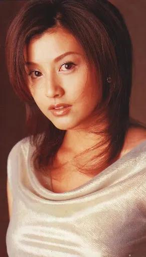 王菲经典广告照片,发几张王菲在90年代初做的广告