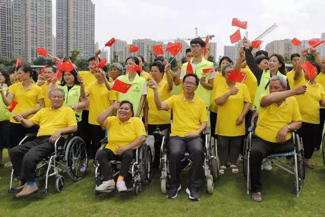 拍个快闪都是爱你的形状！2000多人在金湾以歌示爱录MV为她过生日