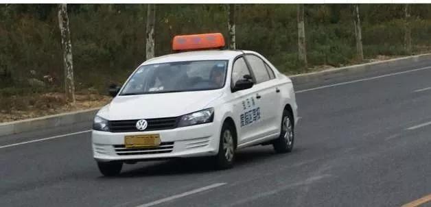 华海考场科目三靠边停车技巧,科目三考试靠边停车操作步骤解析