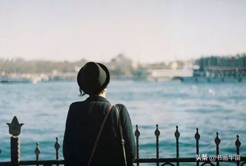 有人在你看不到的地方爱着你,有一个人在偷偷爱着你