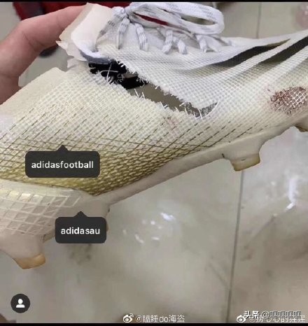 阿迪达斯足球鞋纯白猎鹰评测,阿迪达斯足球鞋xghosted实战
