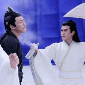 硬防晒和涂防晒哪个防晒效果更好,一年四季涂防晒和夏天涂防晒对比