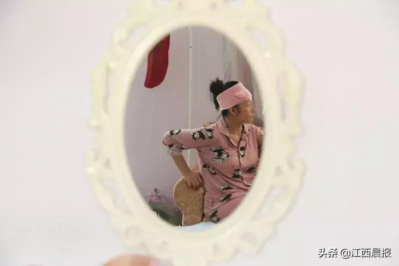 长沙妈妈花了2万多块在月子中心：孩子遭罪，大人糟心！月嫂还将鼻血弄在孩子身上