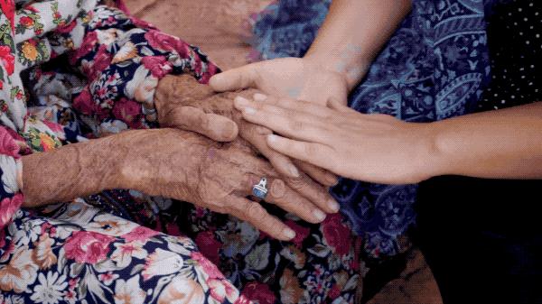 她拍了2000位美女，打*网破**红脸审美：这样的美人，流水线生产不出