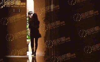 嫁给男导演的她们，为何如此纵容老公？