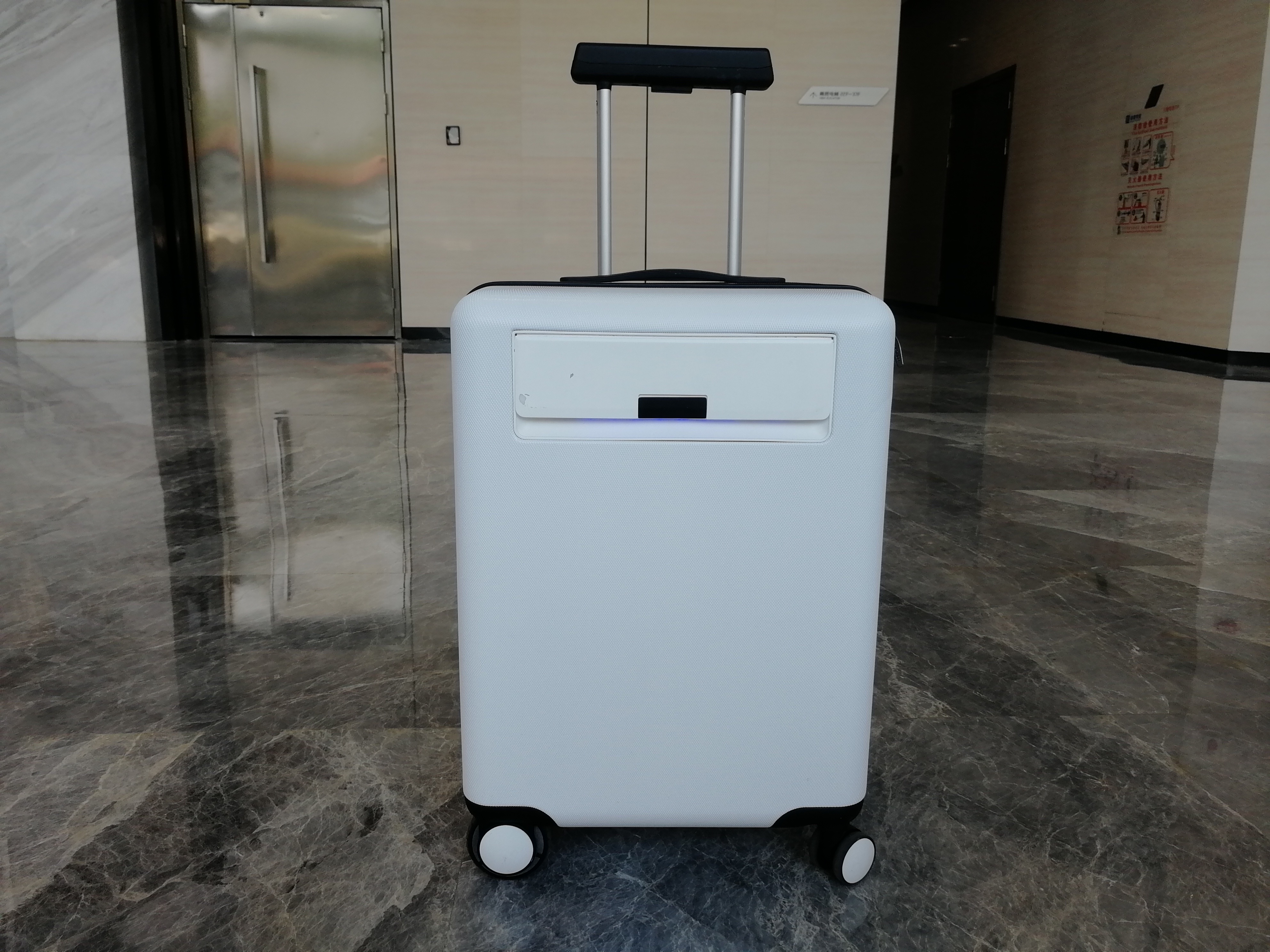 双十一爆款来袭！小米众筹自动跟随行李箱，上海重庆：敢来试试？