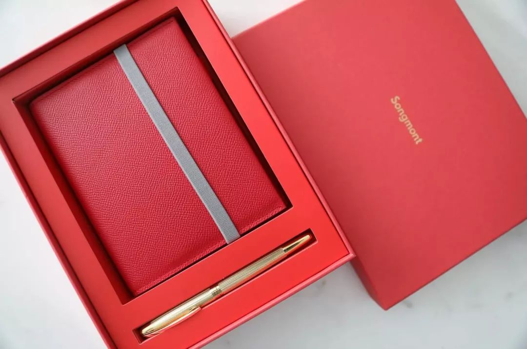 鼠年的女人买什么色的包包好,大牌鼠年限量款包包