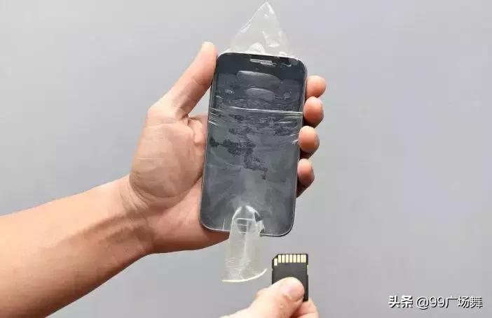 一次戴两个避孕套，更安全吗？超市的套套，总放在收银台旁边？