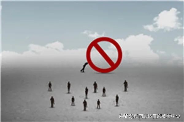 发现有人在吸毒怎么办,发现身边有人吸毒你应该怎样做