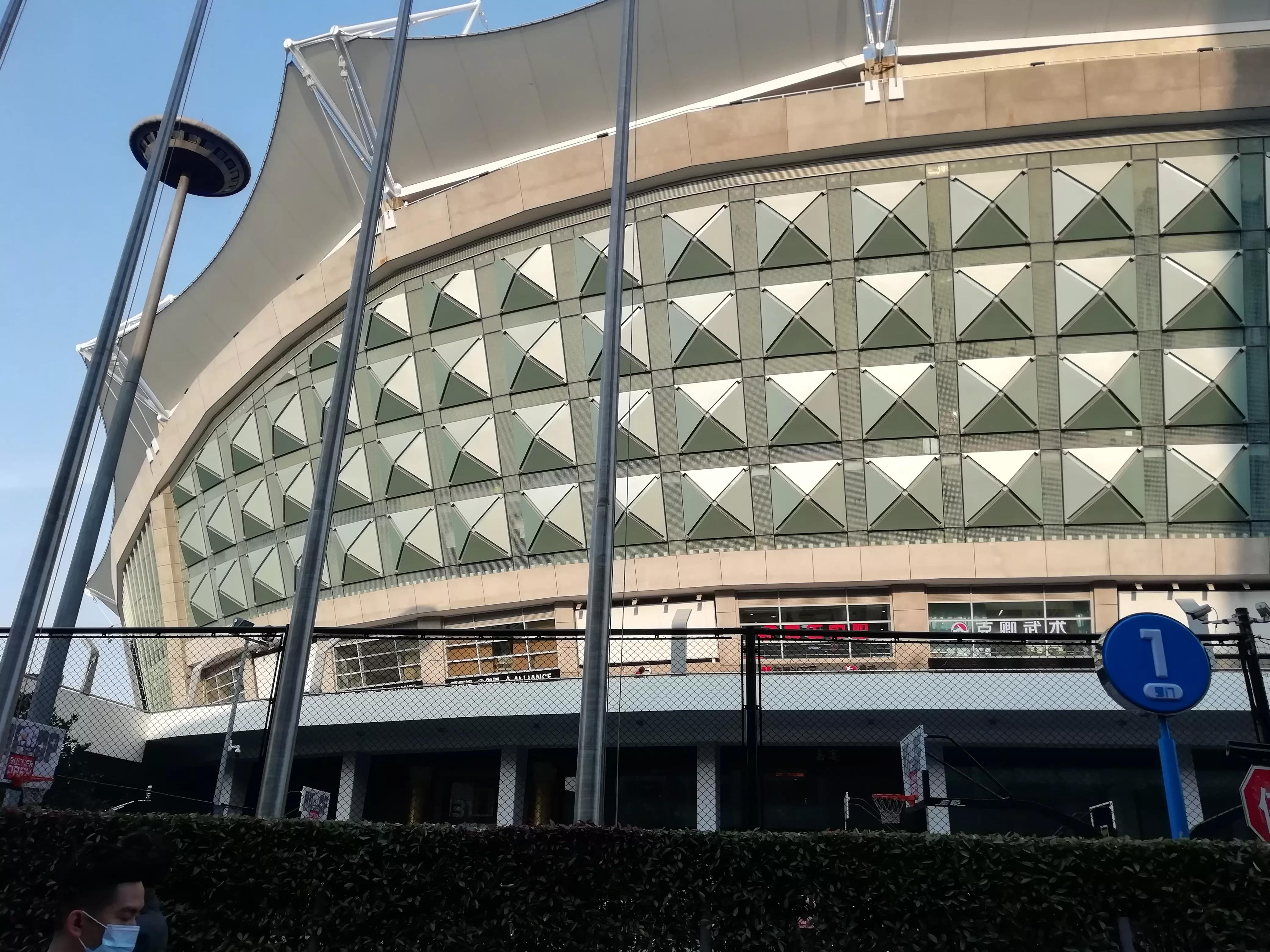 东西体育,上海体育场与虹口体育场