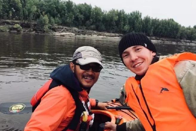 跑狐周记｜男子从*疆新**漂流到北冰洋英国壮汉拉1.8吨汽车跑马