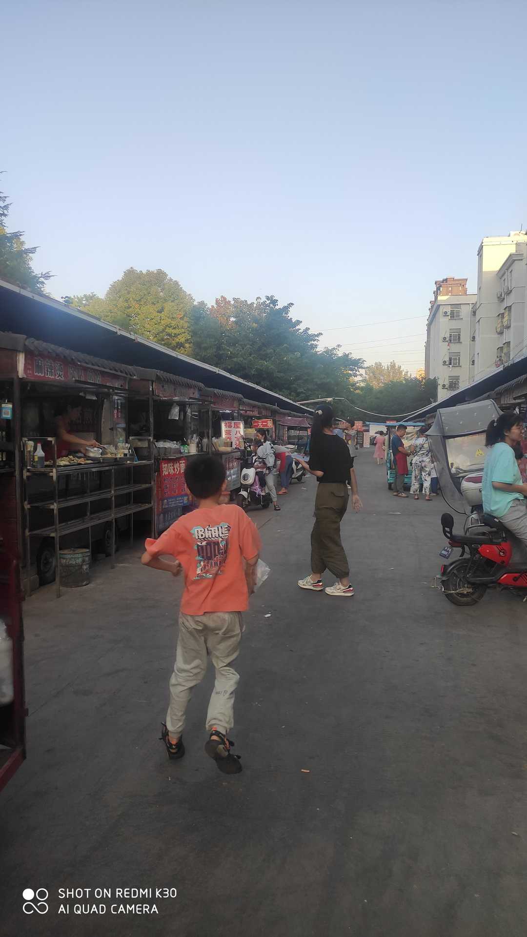 地摊小吃简单又赚钱学校门口,适合学校门口摆摊的速成小吃