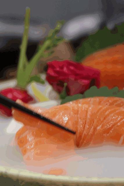 Madein*疆新**！不用100元能吃三文鱼全鱼宴？！