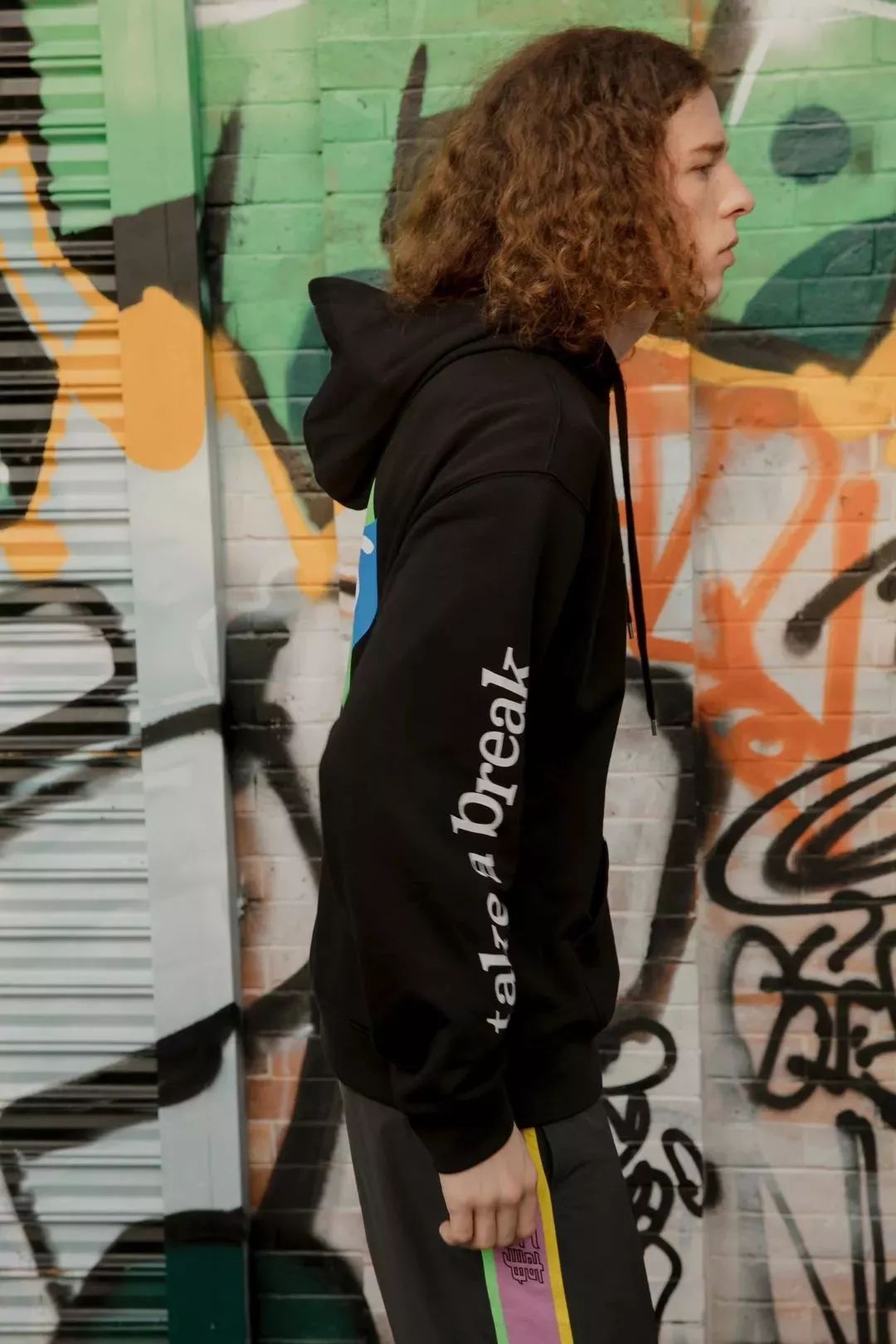 新的脑白金广告,洗脑广告鼻祖脑白金跨界出潮服