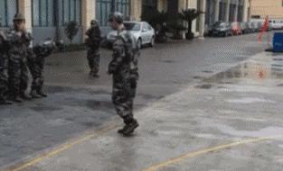 搞笑gif开心一刻,搞笑gif段子妹子你太皮了