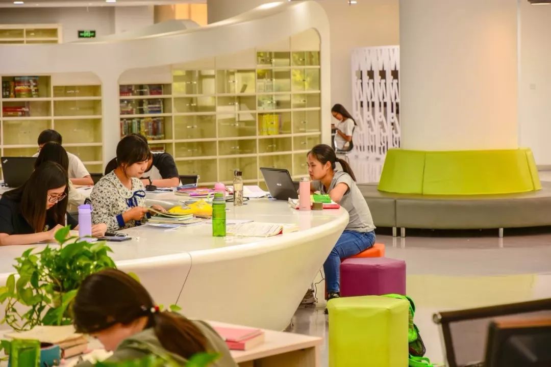 曝光！南京这所高校藏了个网红图书馆，还有高温杀菌器给书除菌！