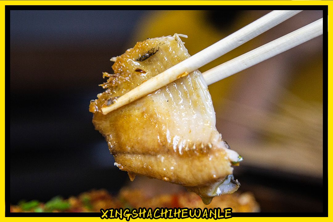 人生一串，烟火江湖！这家铁板烧烤店用串串翻起儿时回忆