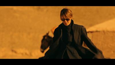 爽到飞起！这名「女特工」有的可不只是性感