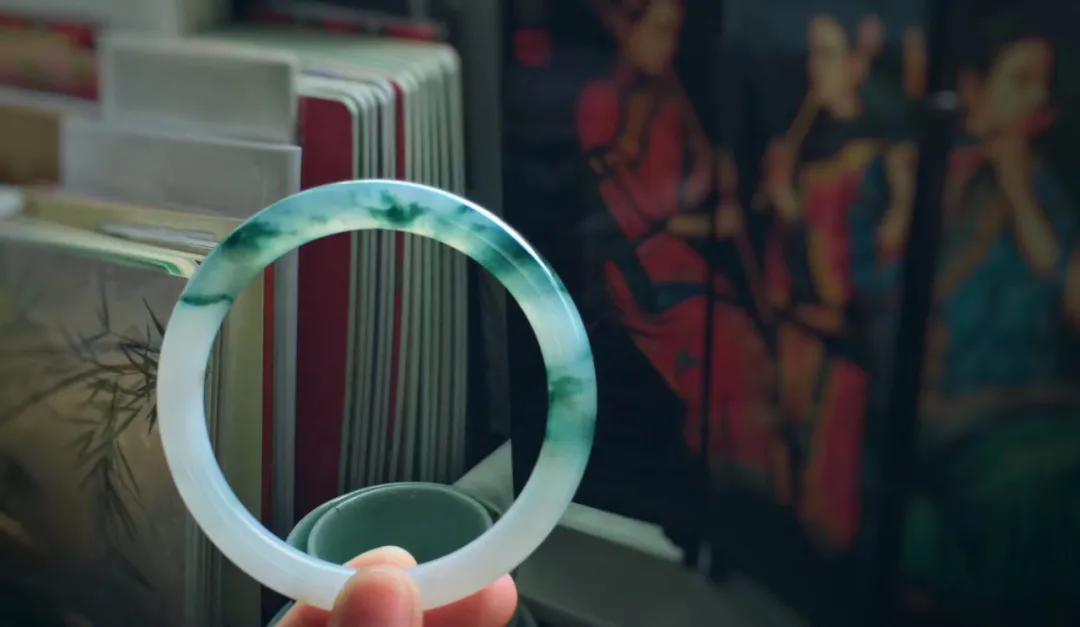 a翡翠和b翡翠对照图,a翡翠与b翡翠硬度