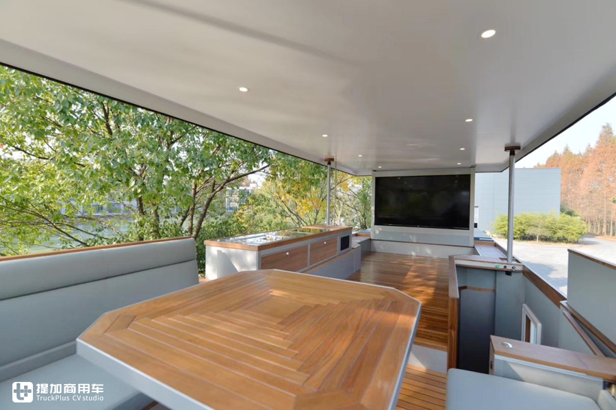 顶级越野房车8x8阿莫迪罗双层,移动的钢铁城堡