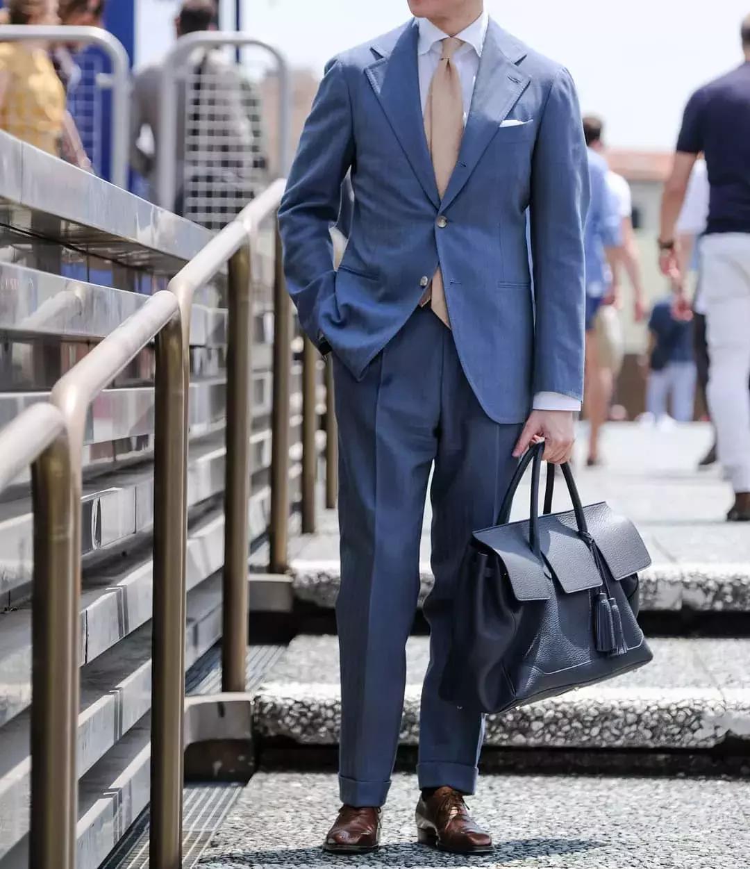 怎么挑一件合身的西装外套,西装外套怎么算合身