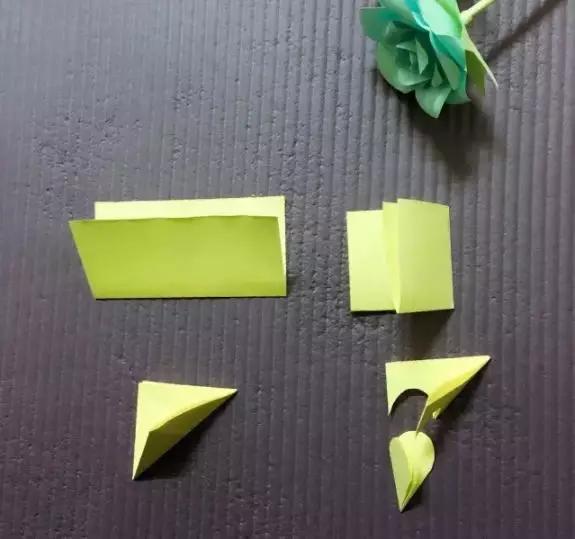 有颜色的玫瑰是怎么做出来的,白玫瑰怎么做七彩玫瑰