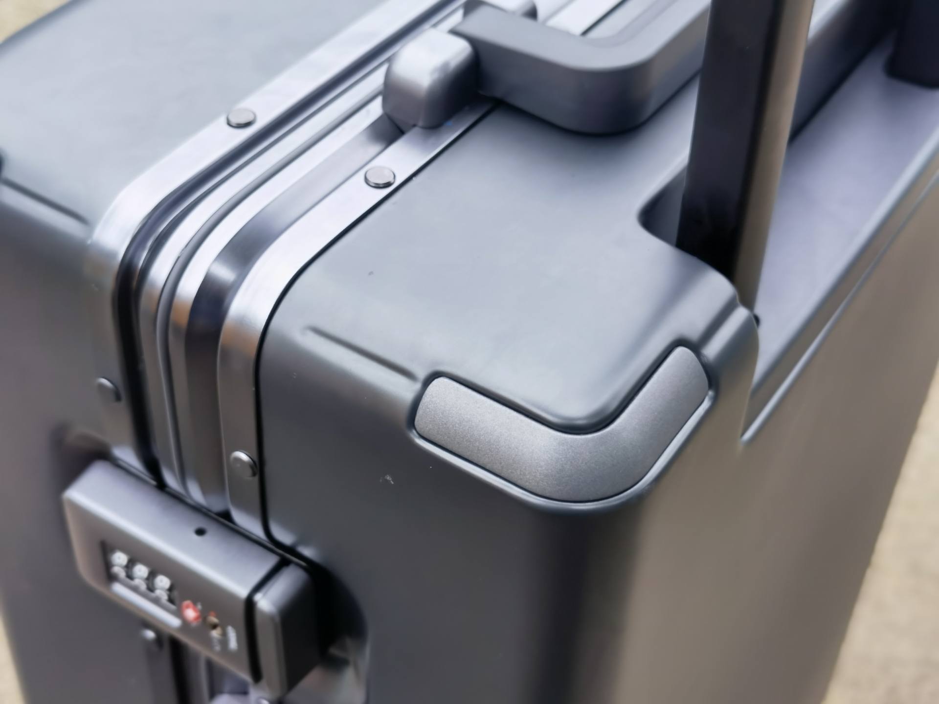 地平线8号行李箱选哪个系列,地平线8号最便宜的登机箱测评