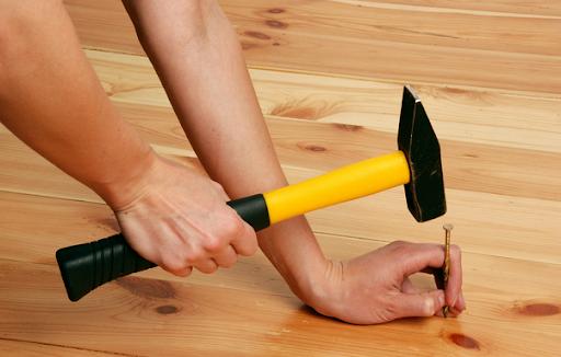 种植牙为什么要打螺丝,种植牙是在骨头上打眼吗