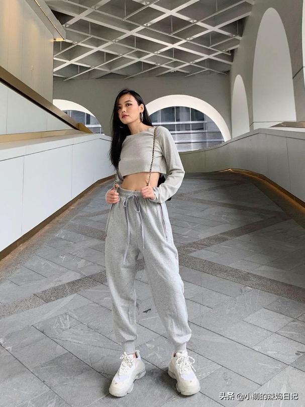 145-150矮个子露脐t恤个性,今年最时髦的t恤穿法都在这了