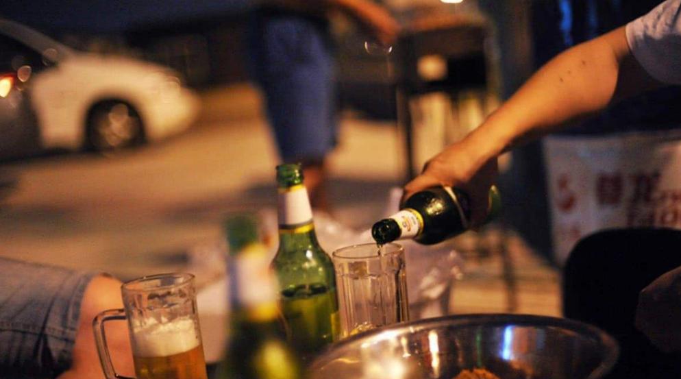 喝酒一杯就倒教你几个喝酒小窍门,跟喜欢的人喝酒一杯就倒