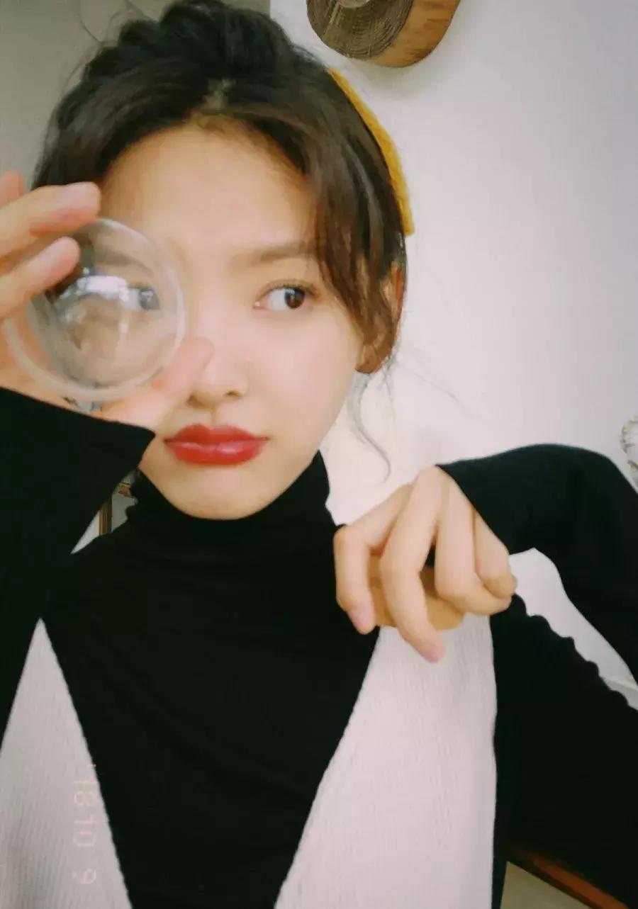 最火的拍照姿势模板,最全创意拍照法