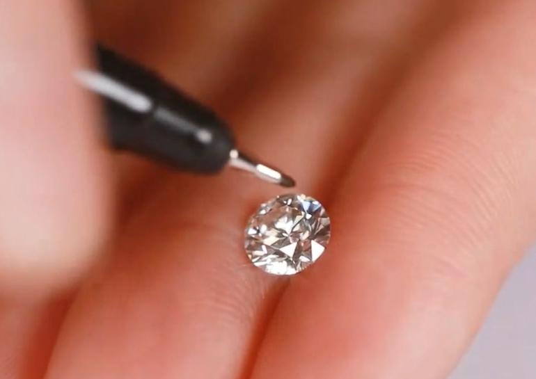 人工合成钻石和锆石区别,合成立方氧化锆和钻石能看出来吗