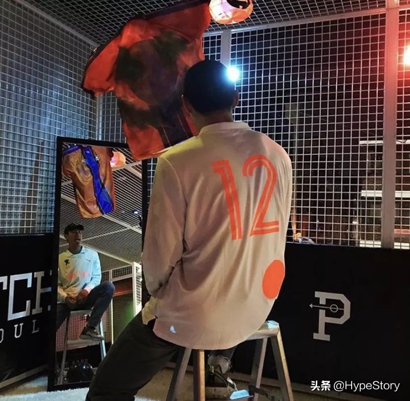 球场变身恐怖乐园，定制球衣玩到嗨：球迷的万圣节是怎么过的？