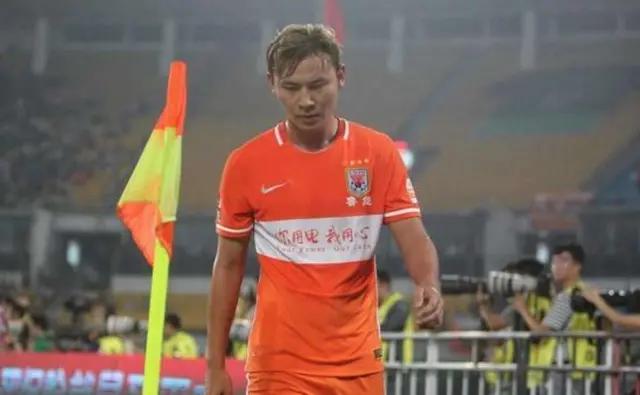后卫李松益成为鲁能租借转会第一人，希望归来时仍是少年！