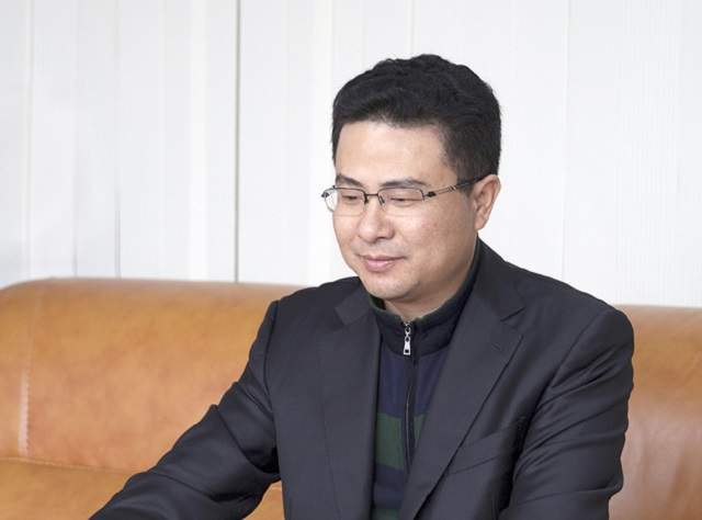 一夜输掉1000多万,一夜损失360亿的老板