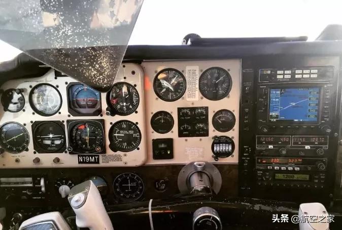 中国环球女飞行家之争,第一位环球航行的女性