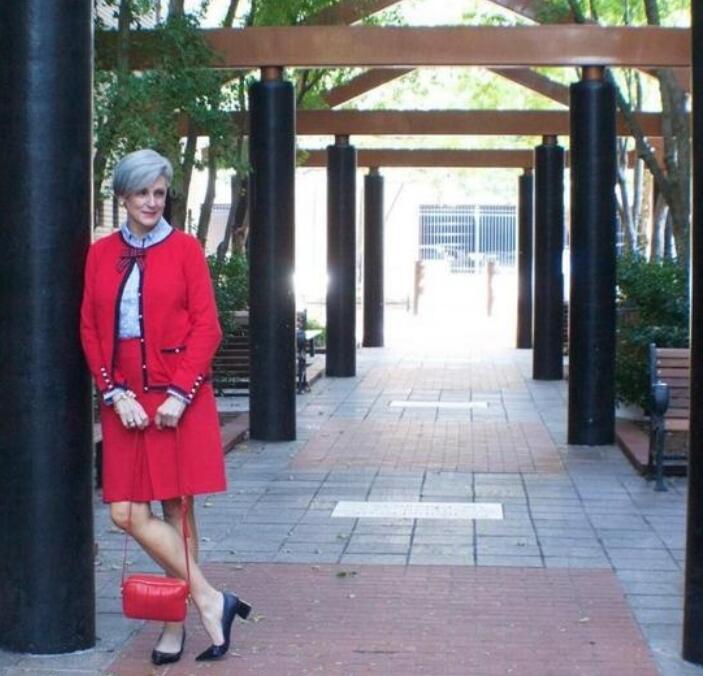 60岁奶奶穿搭时尚,60岁奶奶的时尚穿搭