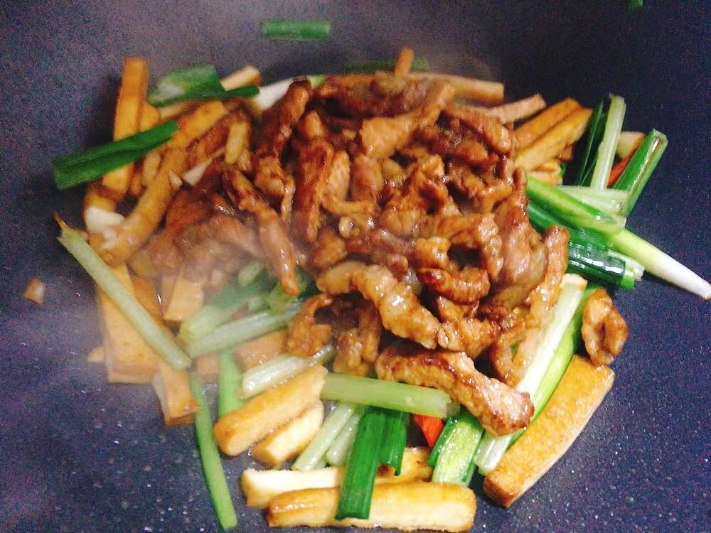 香干炒肉怎么做才能松软入味,香干炒肉怎么炒香干才会入味