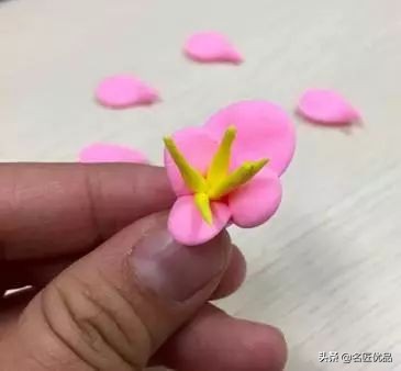 八折团花简单又漂亮教程,又简单又好看的美丽花手工彩纸