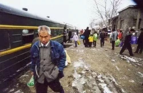 九张折射过年气氛的照片,百张罕见的过年老照片这才是年味