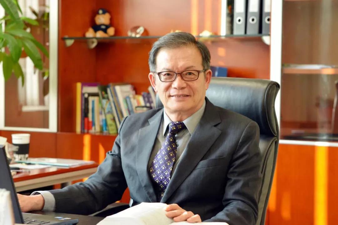 为了孩子上学一家人搬到郊区,为了进好的学校迁户口值得吗