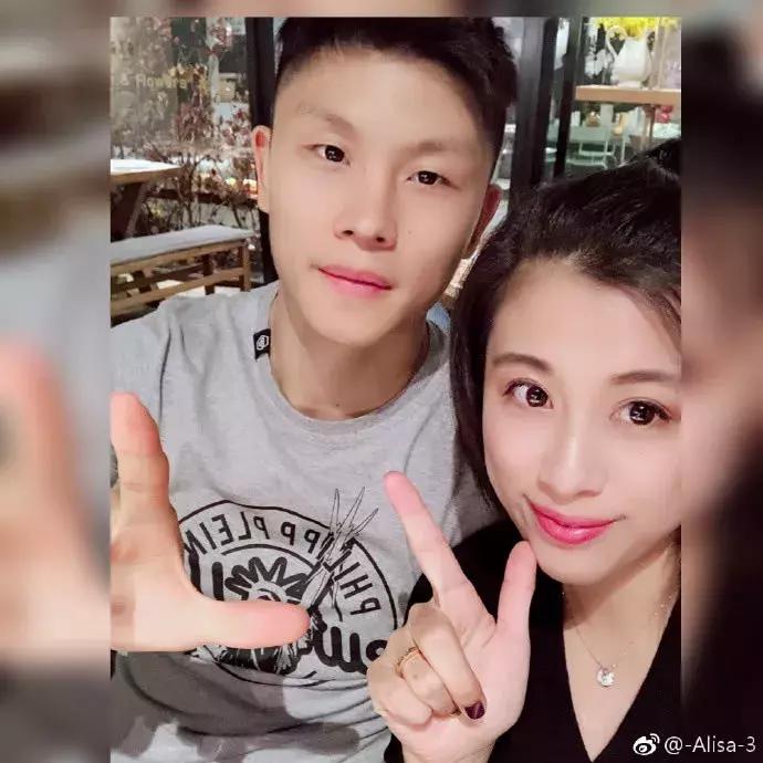 国足太太团集体助威,国足太太集会