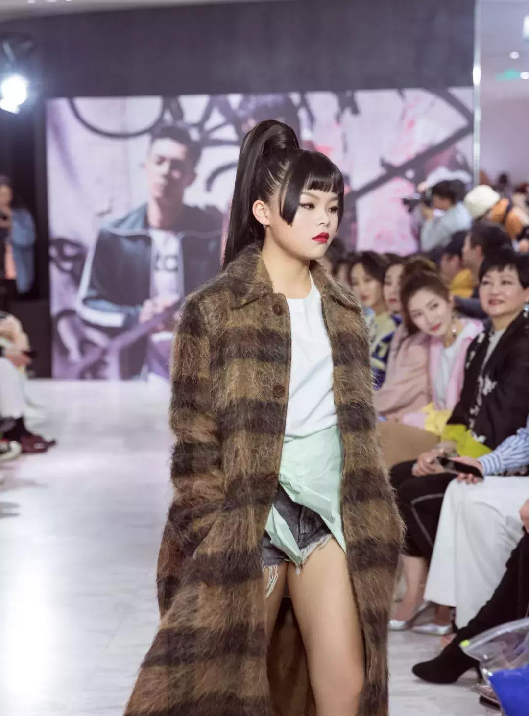 从开播被狂吐槽到收视率第一,3unshine全球巡回演唱会