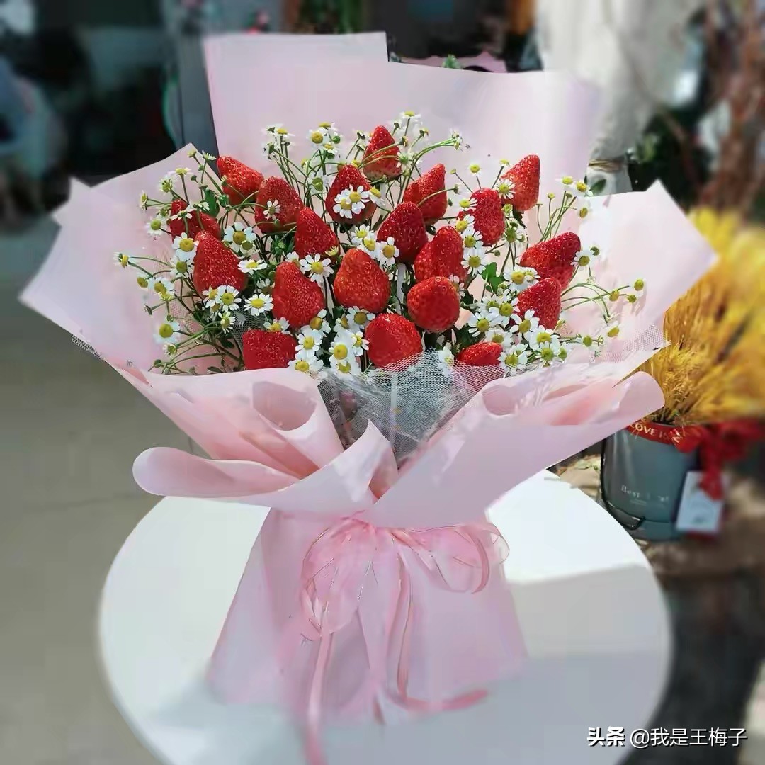 大年初三情人节送什么礼物,玫瑰花情人节礼物